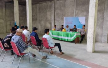 Bhabinkamtibmas Polsek Pamboang Hadir di RAT Koperasi Merah Putih, Perkuat Sinergi Bangun Ekonomi Desa