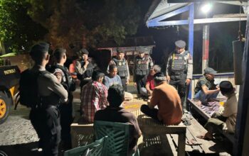 Patroli Samapta Polres Majene Sambangi Pos Kamling, Jaga Kondusifitas Malam Hari