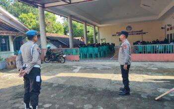 Anggota ​Polsek Rangkasbitung Polres Lebak Melaksanakan Pengamanan Kenaikan Isa Almasih di Gereja Pasundan