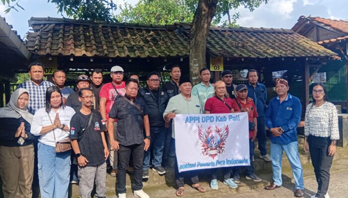 Pengukuhan Keluarga Besar Anggota APPI DPD Kabupati Pati Di Rumah Makan Sumber Urip Berjalan Lancar