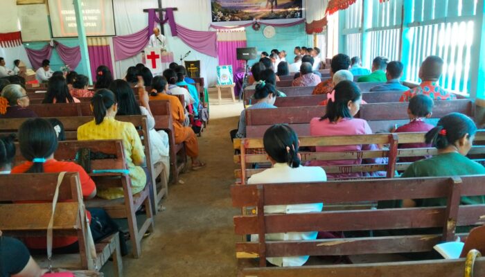 Polsek Aralle Amankan Ibadah Minggu di Gereja Sion Ponding, Berjalan Aman dan Khidmat