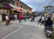 Polisi Sigap Atur Lalu Lintas Saat Jam Pulang Sekolah, Situasi Mamasa Tetap Aman dan Lancar