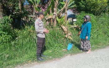 Bhabinkamtibmas Polsek Mamasa Respons Keluhan Warga, Penyaluran Air Bersih di Desa Osango Diperbaiki