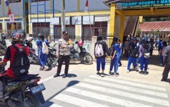 Polsek Mamasa Intensifkan Pengaturan Lalu Lintas Saat Jam Pulang Sekolah, Situasi Aman dan Kondusif