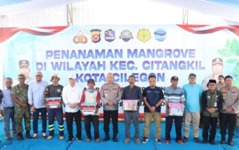 Dukung Indonesia Asri, Kapolda Banten dan Wakil Gubernur Tanam 1.000 Mangrove di Cilegon