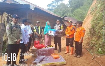 Polsek Mambi Bersama Instansi Terkait Salurkan Bantuan Korban Longsor di Desa Salualo