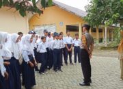 Cegah Kenakalan Remaja, Bhabinkamtibmas Sambangi SMPN 1 Bambalamotu dan Beri Edukasi Kamtibmas