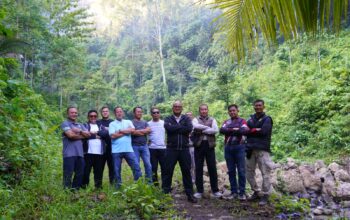 Promosikan Potensi Alam, Kapolda Sulbar Bareng PJU Jelajahi Keindahan Air Terjun Tamasapi