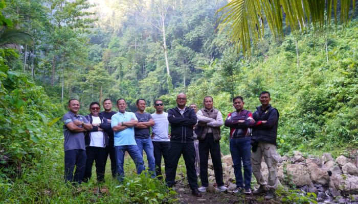 Promosikan Potensi Alam, Kapolda Sulbar Bareng PJU Jelajahi Keindahan Air Terjun Tamasapi