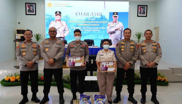Kapolda Sulbar Tegaskan Prinsip “Yang Benar Dikatakan Benar, Yang Salah Dikatakan Salah”