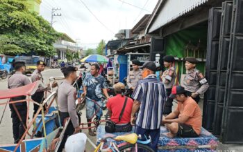 Patroli Jalan Kaki, Samapta Polres Majene Sasar Pusat Keramaian dan Sampaikan Imbauan Kamtibmas
