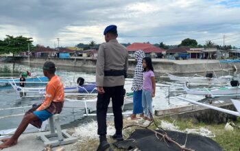 Sat Polairud Polres Pasangkayu Intensifkan Patroli Sambang, Ajak Masyarakat Pesisir Jaga Kamtibmas dan Kebersihan Laut