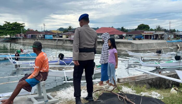 Sat Polairud Polres Pasangkayu Intensifkan Patroli Sambang, Ajak Masyarakat Pesisir Jaga Kamtibmas dan Kebersihan Laut