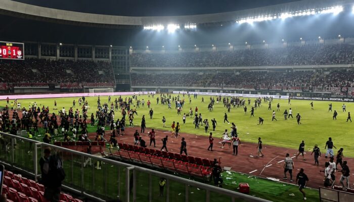 Ricuh di Stadion Lukas Enembe: Persipura Gagal Promosi, Suporter Mengamuk dan Fasilitas Rusak