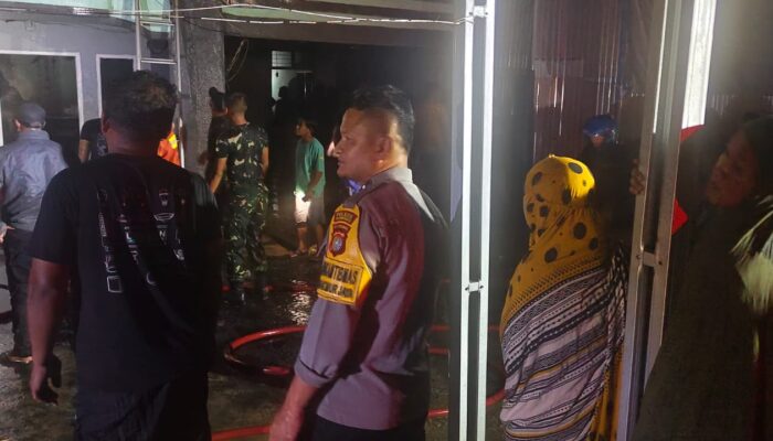 ‎KANIT PROVOST DAN BHABINKAMTIBMAS POLSEK GUNUNGKENCANA SOSIALISASIKAN LAYANAN PENGADUAN PROPAM POLRI DAN CALL CENTER 110 DI PASAR GUNUNGKENCANA ‎