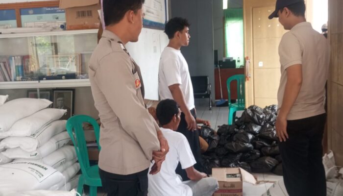Pengamanan dalam rangka Penyaluran Bantuan Pangan berupa Beras dan Minyak Sayur (Minyak Kita) di Wilayah Kecamatan Leuwidamar