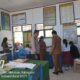 Bhabinkamtibmas Polsek Mambi Dampingi Tim Kesehatan Puskesmas Mehalaan Periksa Kesehatan Siswa SD