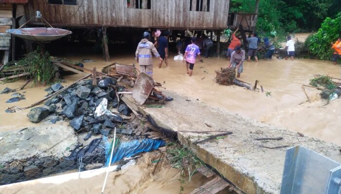 Sungai Meluap di Sumarorong, Empat Rumah Warga Rusak Diterjang Arus