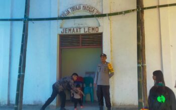 Bhabinkamtibmas Polsek Mambi Laksanakan Pengamanan Ibadah Minggu di GTM Jemaat Lemo, Situasi Aman dan Kondusif