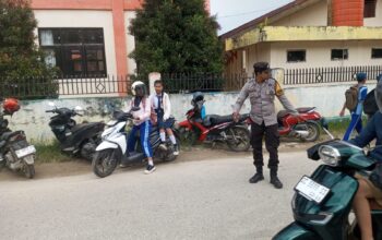 Polisi Hadir di Tengah Kepadatan Jam Pulang Sekolah, Arus Lalin di Mamasa Tetap Lancar dan Kondusif