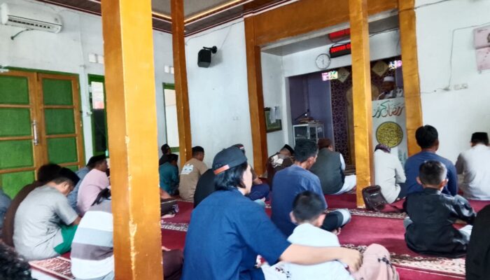 Bhabinkamtibmas Polsek Mambi Laksanakan Pengamanan Shalat Jumat, Situasi Kamtibmas Terpantau Aman dan Kondusif