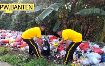 Jumat Bersih, Polres Serang Bersama Forkopimcam Tunjung Teja Gelar Gerakan ASRI Bersihkan Sampah di Jalan Provinsi