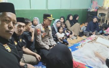 Wujud Kepedulian, Kapolsek Somba Opu Melayat di Rumah Duka warganya