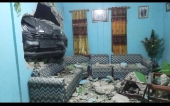 Avansa Travel Hantam Rumah Warga, Empat Orang Terluka