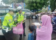 Jumat Berkah, Ditlantas Polda Sulbar Berbagi Makanan Gratis, Wujud Kepedulian Untuk Masyarakat