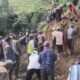 Koramil 0819/26 Tosari Bersama Warga Gotong Royong Siapkan Lokasi Pembangunan Jembatan