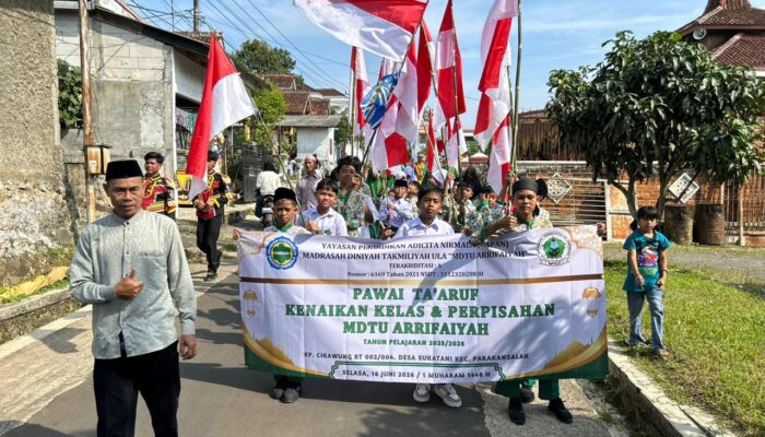 Pawai dan Penampilan Marching Band Genta Maheswara Meriahkan Kenaikan Kelas dan Perpisahan MDTU Arrifaiyah