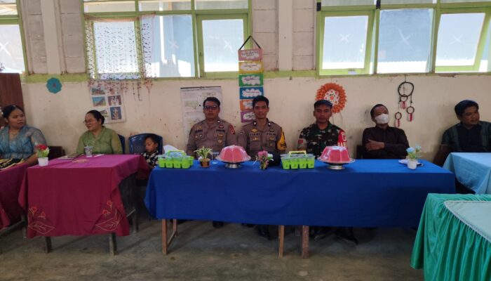 Wujudkan Sekolah Aman, Polsek Tabulahan Hadiri Acara Perpisahan Siswa Kelas VI SDN 010 Timoro