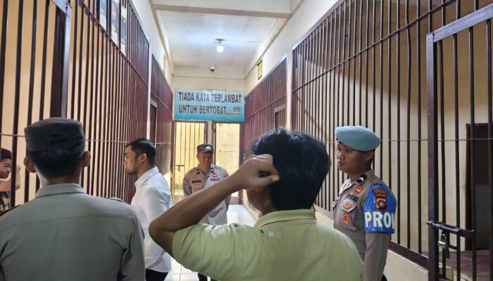 Supervisi Ketat, Kapolres Mamasa Pantau Kesiapan Piket Fungsi dan Kondisi Tahanan di Awal Pekan