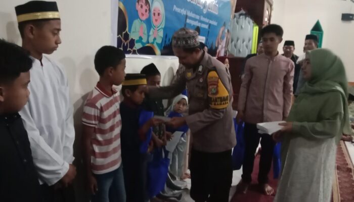Polsek Mamasa Hadiri Peringatan 10 Muharram dan Santunan Anak Yatim di Masjid Nurul Iman Tatoa