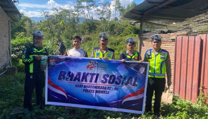 Sat Lantas Polres Mamasa Hijaukan Tawalian Lewat Aksi Tanam Pohon Sambut Hari Bhayangkara ke-80