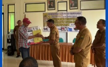 Pemkab Manggarai  Serahkan 51 Alsintan Bagi Petani