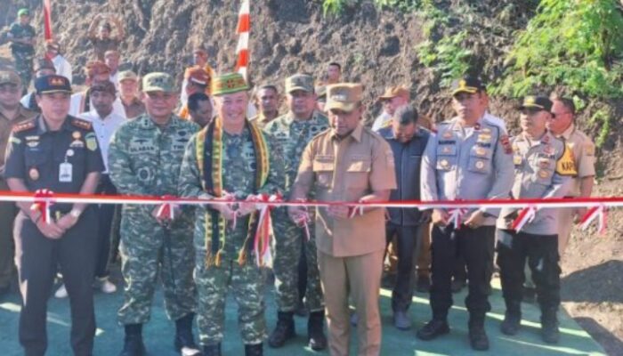 Pangdam IX/Udayana Resmikan Jembatan Garuda di Reok
