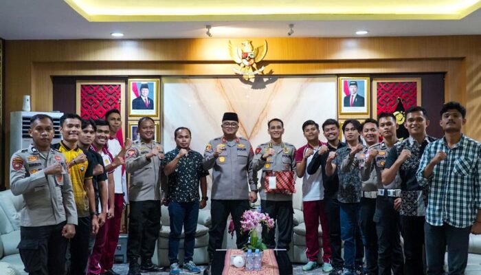 Lepas Tim Sepak Bola Bhayangkara, Kapolda Sulbar: Utamakan Sportivitas, Jaga Nama Baik di Ajang Kapolda CUP Sulsel