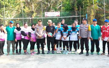 Sambut HUT Kemerdekaan RI ke-81, Kapolsek Matangnga Buka Turnamen Voli Putri