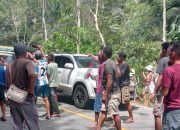 Warga Riung dan Ladur Cegat Wabup Manggarai, Protes Lambatnya Bantuan Pascabencana