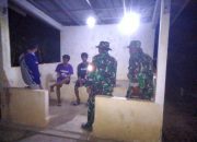 Ciptakan Situasi Aman Daerahnya, Babinsa Bersama Warga Patroli Siskamling