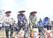 Kodaeral VI Bersama Kementan dan Pemkab Bone Perkuat Ketahanan Pangan melalui Gerakan Tanam Kedelai