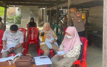 Tekan Risiko Stunting, Bhabinkamtibmas Desa Mirring Aktif Dampingi Posyandu