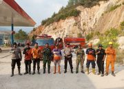 Polri dan Mitra Padamkan Karhutla 3 Hektare di Desa Lambanan Mamasa