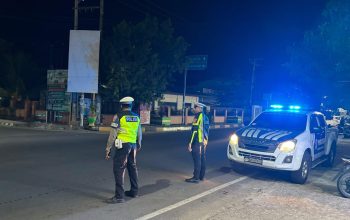 Jaga Kondusivitas Malam Hari, Sat Lantas Polres Polman Gelar Blue Light Patrol