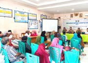 Hadiri Penyaluran BLT Tahap III di Desa Pesuloang, Bhabinkamtibmas Polsek Pamboang Imbau Warga Manfaatkan Bantuan dengan Bijak
