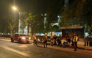 Melalui Blue Light Patrol, Polres Polman Tingkatkan Pengawasan Lalu Lintas Malam Hari