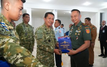 Peringati Hari Kesehatan TNI AL Tahun 2026, Dankodaeral VI Sematkan Brevet Kehormatan Kesehatan dan Penyelaman Hiperbarik 