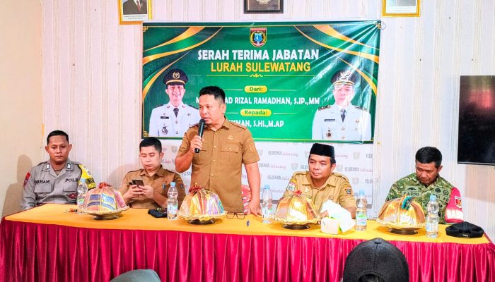 Jaga Sinergitas, Bhabinkamtibmas Sulewatang Hadiri Serah Terima Jabatan Lurah