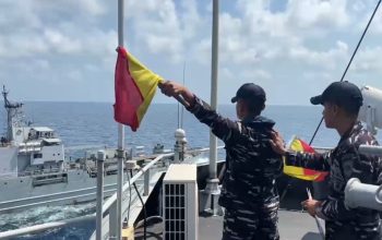 Dua KRI TNI AL Unjuk Profesionalisme Dalam Latihan Taktis Rajawali Cakra-26 di Selat Makassar